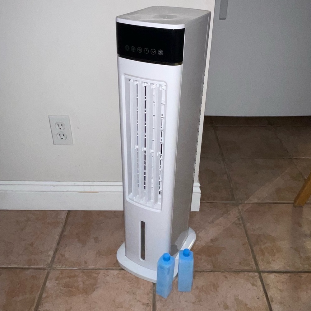 Antarctic floor tower cooling portable fan!! Like BRAND NEW!!